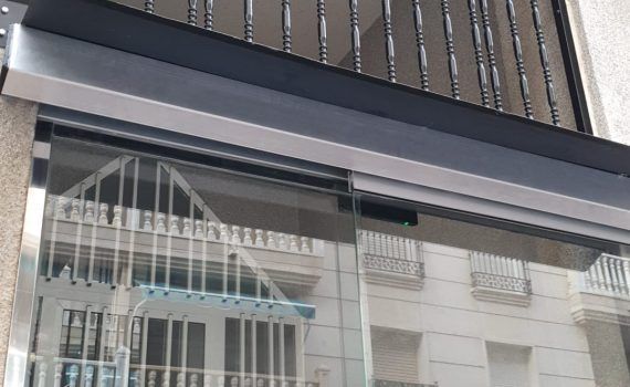 Puertas automáticas de cristal en Benidorm